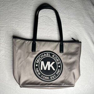 Michael Kors Gray & Black Tote Bag With Zipper & Logo Design